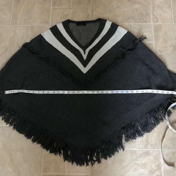 Grey poncho - Picture 8 of 9